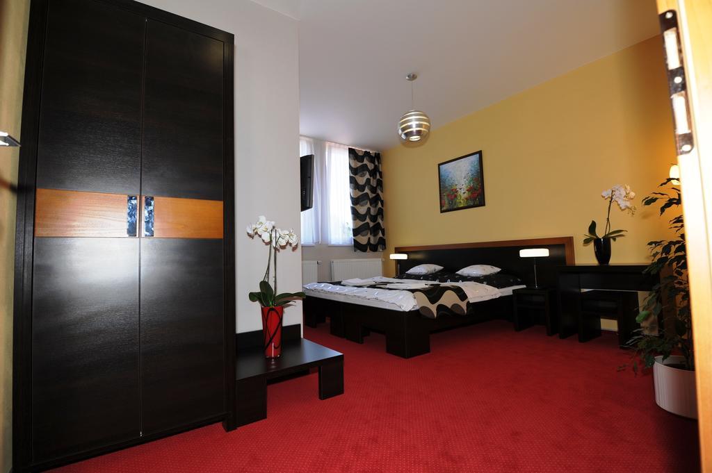 Guest House Penzion Fortuna Tvrdosin Exterior foto
